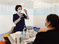 מתחם חיסוני קורונה בית חולים שיבא תל השומר / צילום: איל יצהר