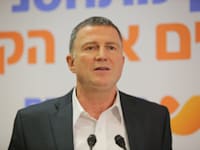 שר הבריאות יולי אדלשטיין / צילום: אלכס קולומויסקי-ידיעות אחרונות