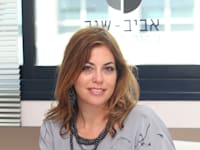 עו''ד דנה אביב - בתו הצעירה של הקבלן משה אביב ז''ל / צילום: פאביאן קולדורף