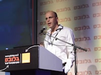 צביקה שיינפלד / צילום: איל יצהר