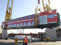 פריקת קרונות רכבת בנמל אשדוד / צילום: שמואל רחמני