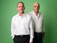 דורי (משמאל) ושאול נאוי / צילום: יונתן בלום