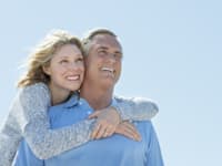 חיוך יפה הוא לא רק לצעירים שבינינו / צילום: Shutterstock