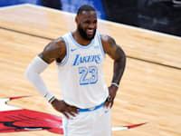 לברון ג'יימס. נבדק כמעט 300 פעמים לקורונה / צילום: Associated Press, Nam Y. Huh