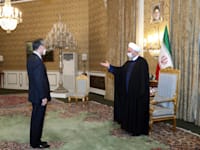 שר החוץ הסיני וונג יי נפגש עם הנשיא האיראני חסן רוחאני בביקור רשמי באיראן / צילום: Associated Press, Iranian Presidency Office