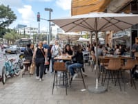 בתי קפה רחוב דיזנגוף, תל אביב / צילום: כדיה לוי