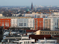 שכונת קרויצברג בברלין. החברות הגדולות הודיעו כי יעלו את מחירי השכירות למקסימום / צילום: Reuters, Fabrizio Bensch