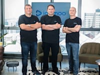 מימין: אסף פוגל, ירון קליש ודני קליש, אידומו / צילום: דרור סיתכהל