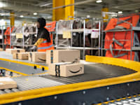 מרכז לוגיסטי של אמאזון בצרפת / צילום: Shutterstock