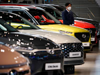 רכבי יונדאי באולם תצוגה בדרום קוריאה / צילום: Reuters, Kim Hong-Ji