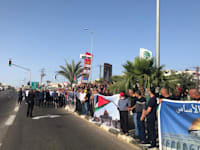 מפגינים באום אל פאחם במחאה על העימותים במזרח ירושלים / צילום: אל-איתיחאד