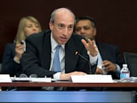 גרי גנסלר. בודק את “החתונה” בין הרשתות למסחר / צילום: Associated Press, Evan Vucci