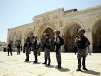 כוח מג"ב חוסם את הכניסה לכיפת הסלע / צילום: AP Mahmoud Illean