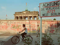 חומת ברלין, 1988. העיר עדיין מחולקת בתודעה הציבורית / צילום: AP