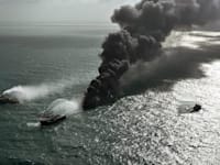 השריפה על ספינת המטען MV X-Press Pearl / צילום: Associated Press, Sri Lanka Air Force