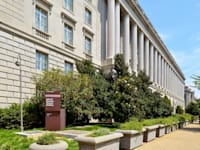 מטה רשות המיסים האמריקאית בוושינגטון / צילום: Shutterstock, Jorge Salcedo