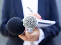 שימוש מושכל בראיות יכול לסייע בשיקום אמון הציבור בעיתונות / צילום: Shutterstock, wellphoto