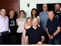 מימין: כפיר דמרי, מוריס קאהן, יהונתן ויינטראוב, יריב בש, עמליה זרקא, דפנה ג'קסון, אנג'לינה דרהי, שמעון שריד ואביעד איי / צילום: סיון פרג'