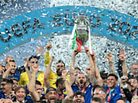נבחרת איטליה חוגגת את הניצחון ביורו 2020 / צילום: Reuters, MICHAEL REGAN