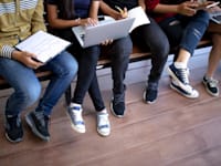 צעירים מהווים למעלה ממחצית מדורשי העבודה במשק / צילום: Shutterstock, ImageFoto