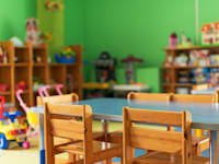 הילדים ובני הנוער מודרים ממוסדות החינוך ונזנחים בשולי השוליים / צילום: Shutterstock, M-Production