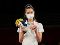 אבישג סמברג עם מדליית הארד בטאקוונדו באולימפיאדת טוקיו / צילום: Associated Press, Themba Hadebe