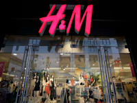 סניף של H&M / צילום: Associated Press, Mark Lennihan