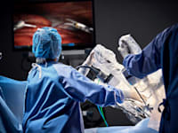 מערכת הרובוטיקה ''דה וינצ'י'' של אינטואיטיב / צילום: Intuitive Surgical