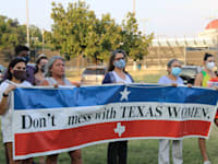 הפגנה נגד החוק האוסר הפלות בטקסס, בשבוע שעבר / צילום: Reuters, Carlos Kosienski/Sipa USA