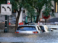 מכוניות שמוצפות במים בפילדלפיה בעקבות הוריקן איידה / צילום: Associated Press, Matt Rourke