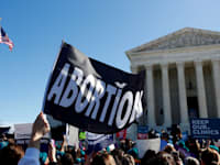 ההפגנות מול ביהמ''ש העליון בוושינגטון לאחר הפסיקה שלא לפסול את חוק ההפלות של טקסס / צילום: Reuters, Tom Brenner