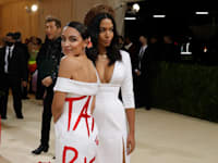 אלכסנדריה אוקסיו-קורטז בנשף המט גאלה. קשה שלא לגלגל עיניים מול השמלה / צילום: Reuters, Mario Anzuoni