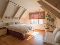 ככל שאפשרויות האירוח משתנות, שאלת האבחנה בין סוגי הנכסים המשמשים ללינה תמשיך להתחדד / צילום: Shutterstock, Myphotojumble