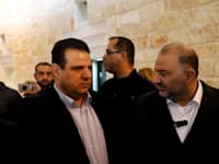 מנסור עבאס ואיימן עודה בזמנים טובים יותר / צילום: Reuters, Ronen Zvulun