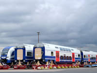 קטרים וקרונות חשמליים. יורשו להיכנס למוסך? / צילום: רכבת ישראל