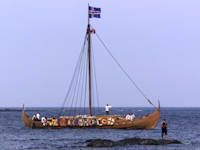 רפליקה של ספינת ויקינגים / צילום: Reuters, שון בסט