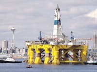 אסדת קידוח של SHELL בנמל בסיאטל, ארה''ב / צילום: Associated Press, Elaine Thompson