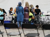 פליטים אפגנים במתקן פורט בליס של צבא ארה''ב / צילום: Associated Press, David Goldman