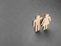 במבט ראשון זו מכה לנשים, במבט מעמיק הדרך לשוויון התקצרה / אילוסטרציה: Shutterstock, Aquarius Studio