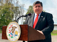 מושל אילינוי ג'יי בי פריצקר / צילום: Associated Press, John O'Connor