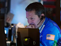 סוחר בבורסת ניו יורק ביום שישי האחרון / צילום: Associated Press, Richard Drew