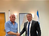 תא''ל במיל' דני שחר ושר התיירות יואל רזבוזוב / צילום: יח''צ