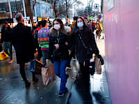 הקניות שלפני חג המולד בבריטניה. מתכוננים להגבלות / צילום: Associated Press, David Cliff