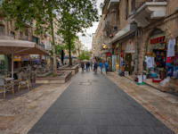 רחוב בן יהודה בירושלים. עד שנת 2025 יתווספו 20־30 אלף מ”ר של שטחי מסחר למרכז העיר / צילום: Shutterstock