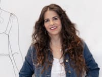 אביטל גרינפלד מרדכי, אמנית בחוט ברזל / צילום: יוליה ארדיטי