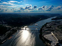 נהר אוהיו. חברת דופונט עומדת בפני עשרות תביעות בגין השלכת כימיקלים מסוג PFAS לנהר / צילום: Associated Press, Gene J. Puskar