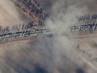 צילומי לווין שמראים את הכוחות הרוסיים מתקדמים לכיוון קייב. הקצנת השיח עלולה להביא להתחפרות של פוטין בעמדתו / צילום: Reuters, Maxar Technologies/Handout