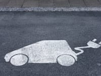 מינהל הרכב הממשלתי מחויב לרכוש רכבי נוסעים חשמליים בלבד כבר משנת 2025 ואילך / צילום: Shutterstock