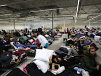 מחסה לפליטים אוקראינים בפולין / צילום: Reuters, Jakub Porzycki/NurPhoto