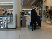 שירותי ניקיון בקניון. ספגו את סך הקנסות הגבוה ביותר / צילום: איל יצהר